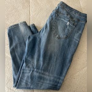 Woman’s Mid Rise Skinny jeans